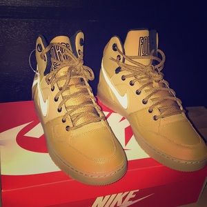 Men’s Nike son of force mid winter sneakers